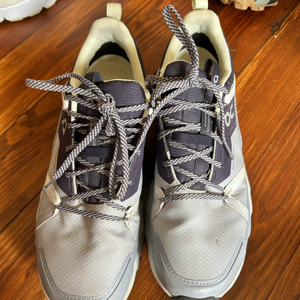 On Running Black and Gray Athletic Shoes